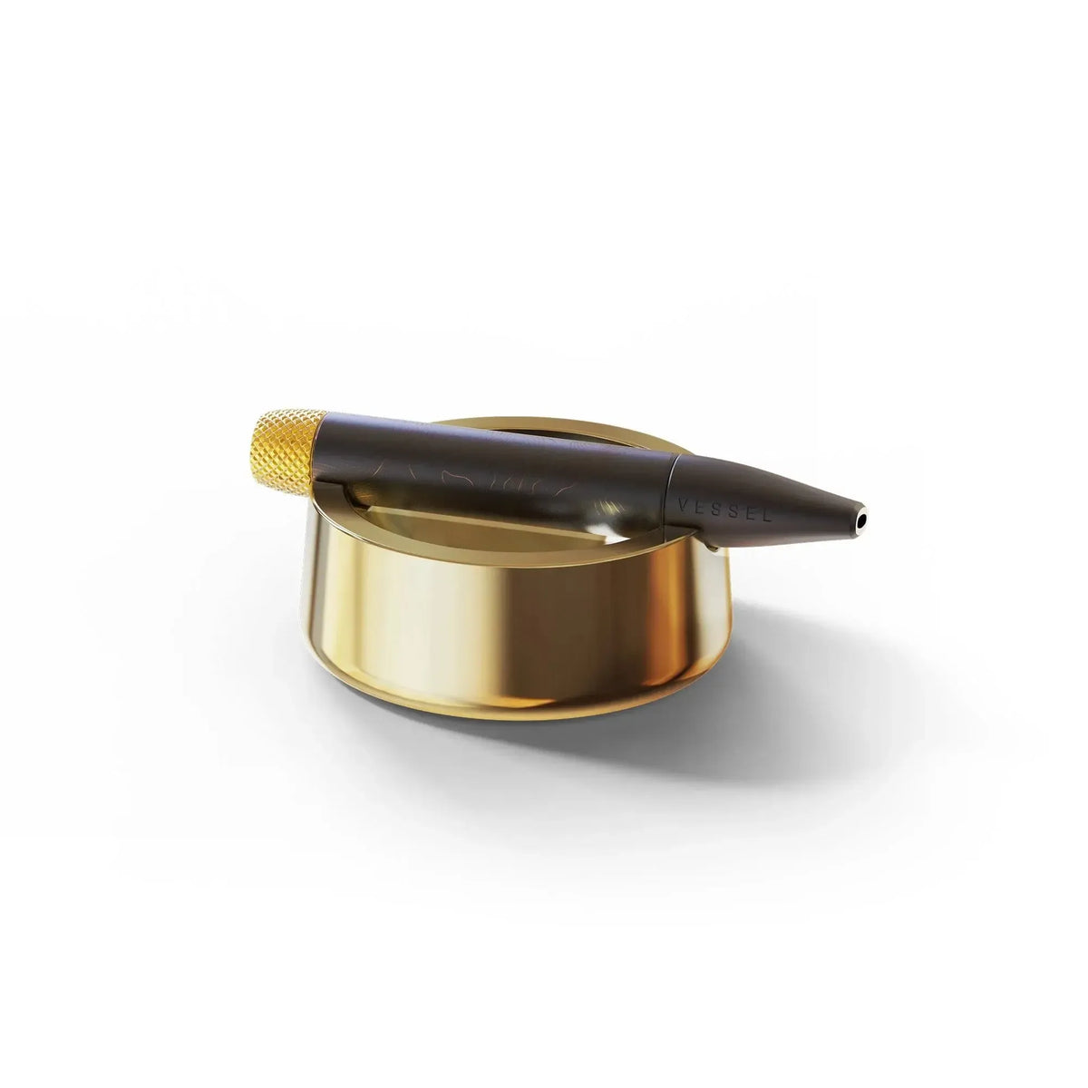 Gouden asbak met een vessel vape