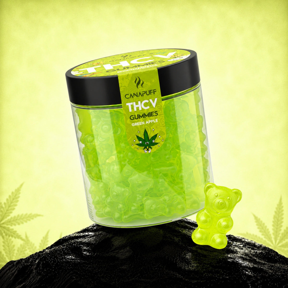 Canapuff THCv Gummies Green Apple in limoengroene pot met zwarte deksel en één gummy in beeld