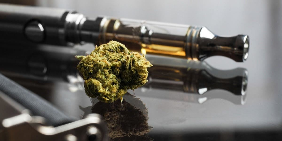 Cannabistoppen naast vape-cartridges en accessoires