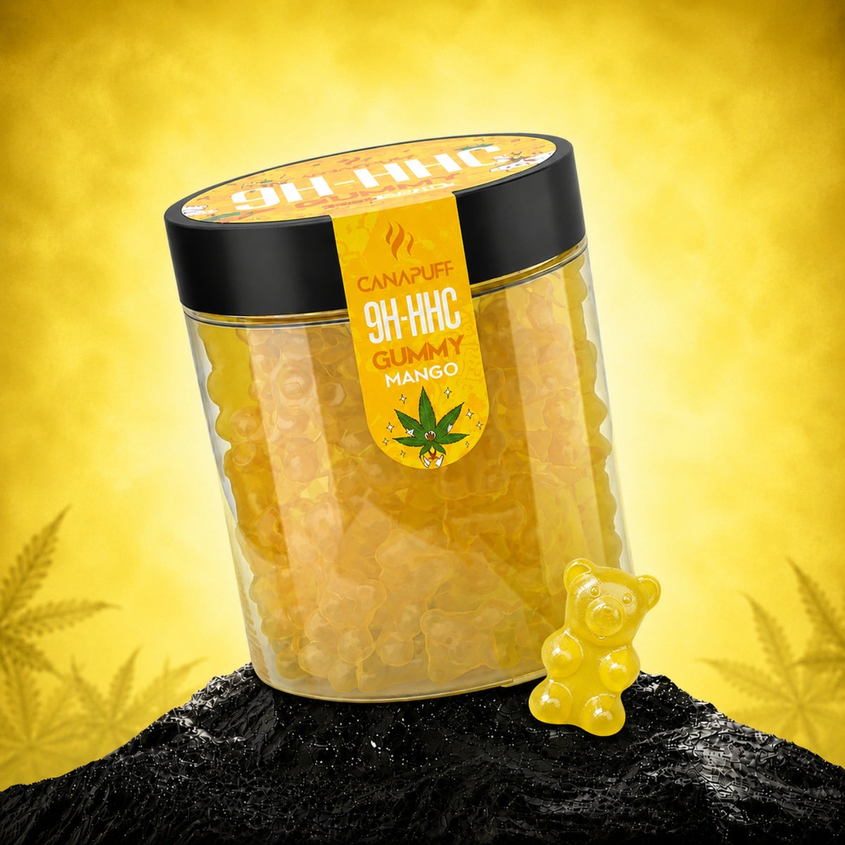Canapuff 9H-HHC Gummies Mango in transparante pot met zwarte deksel op gele achtergrond