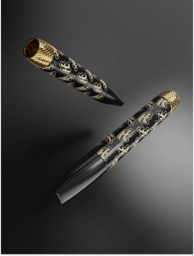 Vessel One Hitter Highsman Edition apparaat met gouden meshtip en zwarte body met patroon